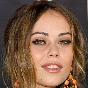 Alexis Dziena - Bio, Facts, Family | Famous Birthdays