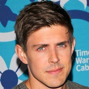 Chris Lowell - Bio, Facts, Family | Famous Birthdays