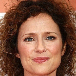 Jean Louisa Kelly - Bio, Facts, Family | Famous Birthdays