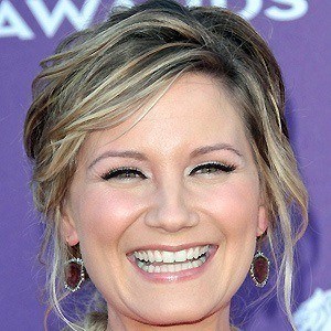 Jennifer Nettles - Bio, Facts, Family | Famous Birthdays