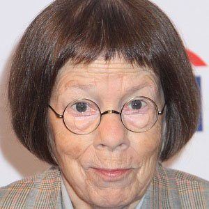 Linda Hunt - Bio, Facts, Family | Famous Birthdays