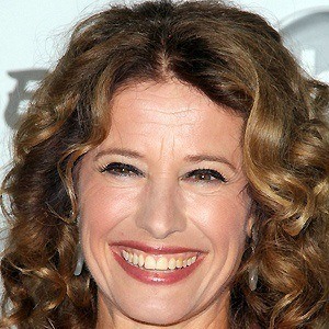 Nancy Travis - Bio, Facts, Family | Famous Birthdays