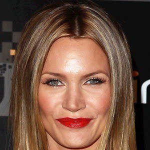 Natasha Henstridge - Bio, Facts, Family | Famous Birthdays