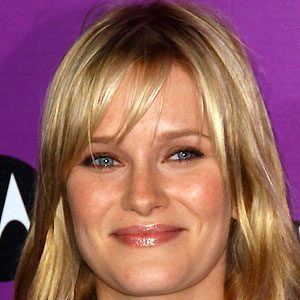 Nicholle Tom - Bio, Facts, Family | Famous Birthdays