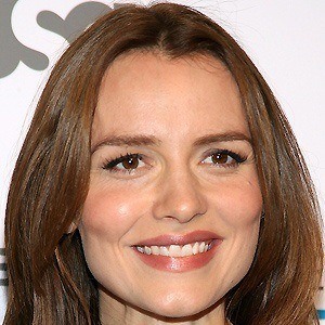 Saffron Burrows - Bio, Facts, Family | Famous Birthdays