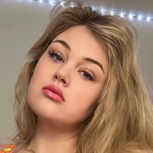 Adelina Manaut Profile Picture