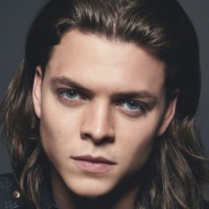 Alex Høgh Andersen (20 de Maio de 1994), Artista