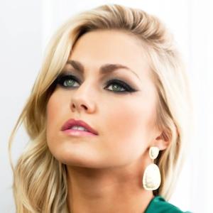 Lindsay Arnold Profile Picture