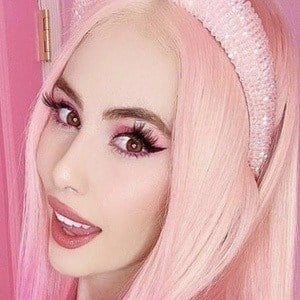 Leah Ashe Profile Picture