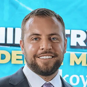Chris Authentic Traveling Profile Picture