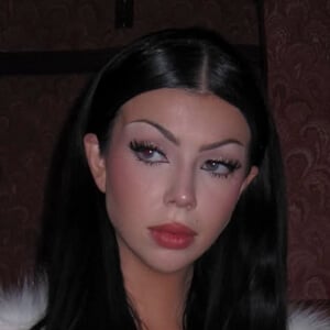 Holly B Barnes Profile Picture