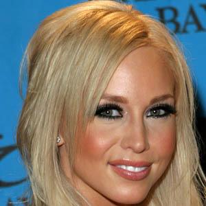 Brea Bennett - Age, Family, Bio | Famous Birthdays