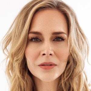 Julie Benz Profile Picture