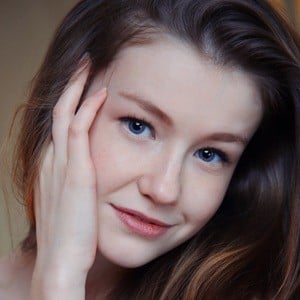 Emily Bloom - Bio, Family, Trivia | Famous Birthdays