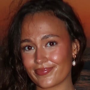 Julia Bouvier Profile Picture