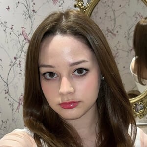 brokenlipstickgirl Profile Picture