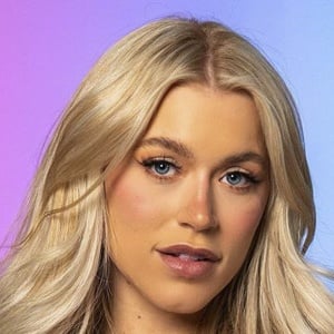 Elle Brooke Profile Picture