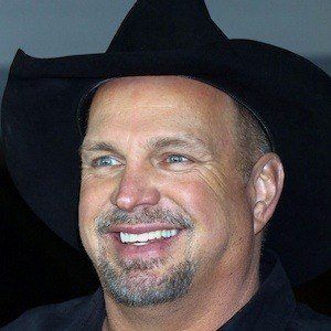 Garth Brooks Profile Picture