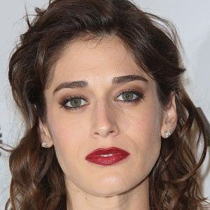 Lizzy Caplan Profile Picture