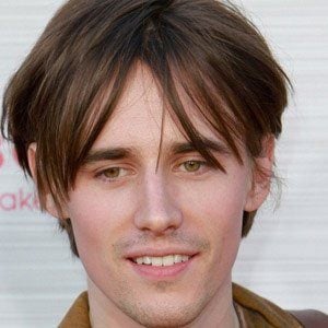 Reeve Carney Profile Picture