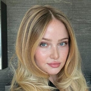 Elle Cook Profile Picture