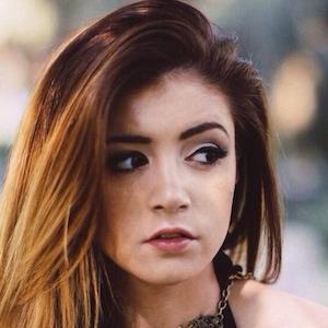 Chrissy Costanza Profile Picture