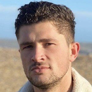 Diagnosticar cocinar completar Jordan Davies - Edad, Familia, Biografía | Famous Birthdays