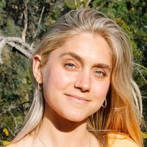 Claire Dinhut Profile Picture