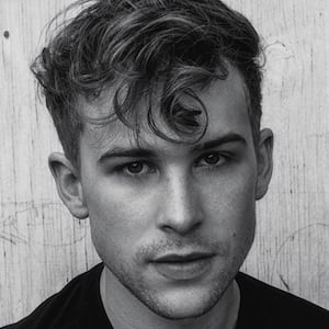 Tommy Dorfman - Wikipedia