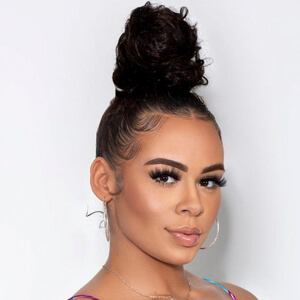 Chelsea Dungee - Age, Family, Bio | Famous Birthdays