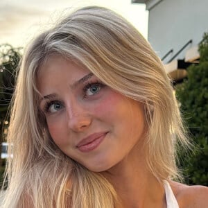 elena.zbt Profile Picture