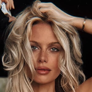 CariDee English