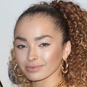 Ella Eyre Profile Picture