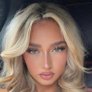 Isabella Fleur Profile Picture