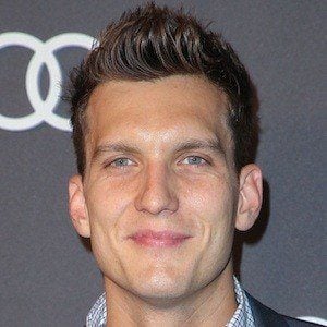 Scott Michael Foster Profile Picture