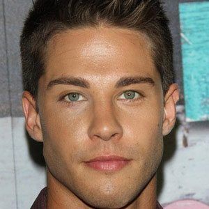 Dean Geyer Profile Picture