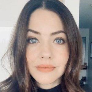 Julie Gonzalo Profile Picture