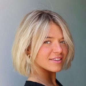 Claire Groves Profile Picture