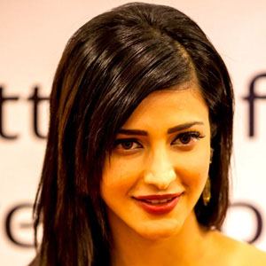 The Ageless Beauty: Shruti Haasan's Age Revealed - Shruti Haasan's Family Background