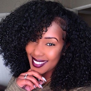 Rayna HappyCurlHappyGirl - Age, Family, Bio | Famous Birthdays