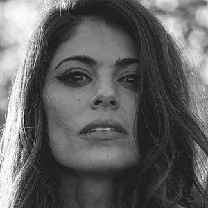 Lindsay Hartley Profile Picture