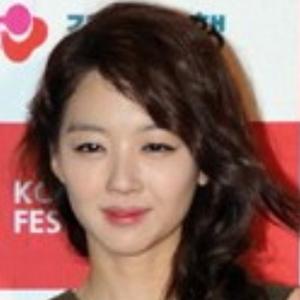 Jang Hee-jin Headshot 