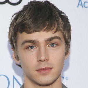 Miles Heizer Profile Picture