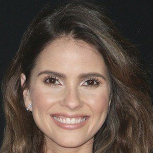 Shelley Hennig Profile Picture