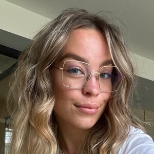Katie Hutchinson Profile Picture