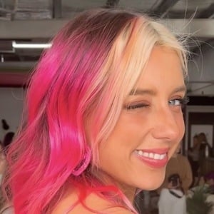 Jenna with the Pink Profile Picture