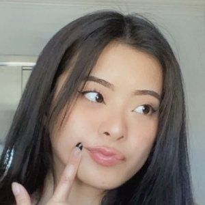 Molly Kae Profile Picture