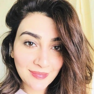 Aisha Khan Headshot 