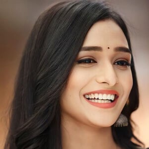 Aishwarya Khare Profile Picture