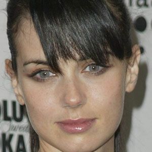 Mia Kirshner Profile Picture